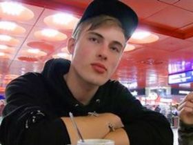 Красивый юноша за деньги согласен стать геем