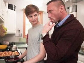 Вкусненький пирог… и ты тоже!