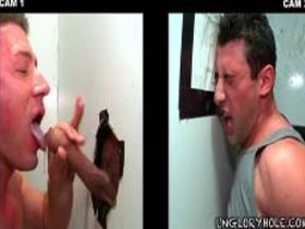 Гей сосет натуралу через дырку в стене